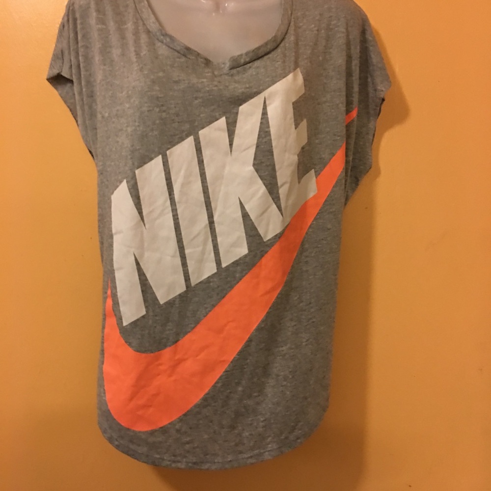 NIKE